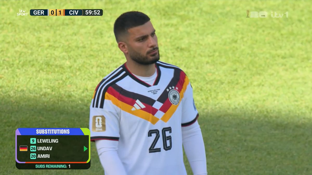 Deniz Undav gol sonrası kutlama, arkada FIFA logosu